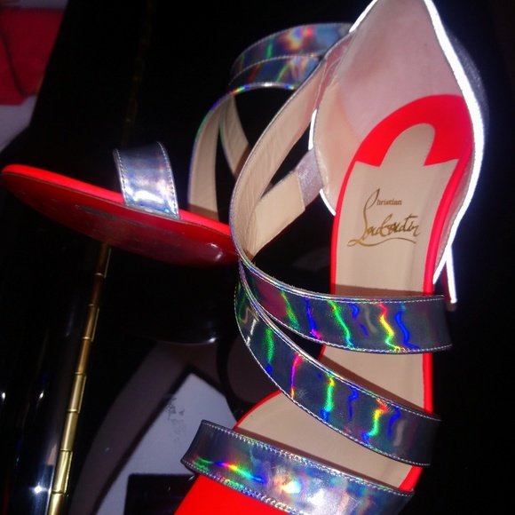 Christian Louboutin World Copine Asymmetrical Sand - Picture 7 of 8